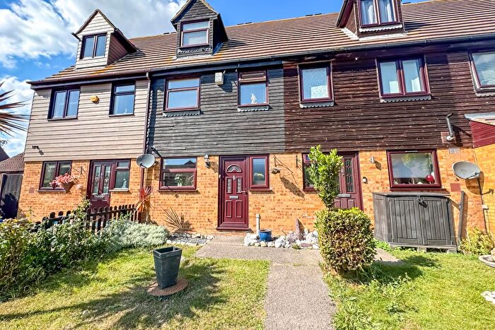 4 Bedroom Town House For Sale In Frobisher Way, Shoeburyness, SS3