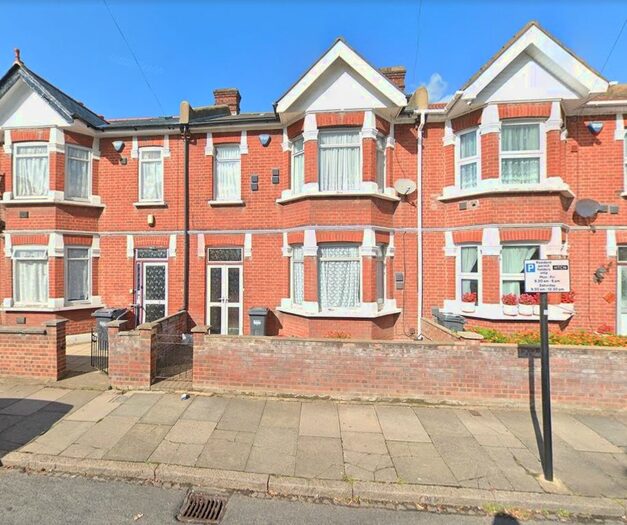 4 Bedroom Terraced House To Rent In Denbigh Road, Hounslow, TW3