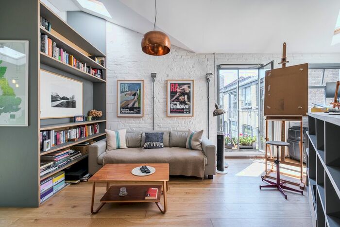 1 Bedroom Mews House To Rent In Providence Yard, Hackney, E2