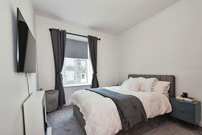 3 Bedroom End Of Terrace House For Sale In Aberdare Road, Mountain Ash, CF45