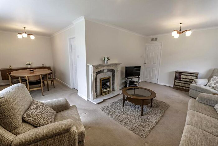 2 Bedroom Bungalow For Sale In Gill Close, Wickersley, Rotherham, S66