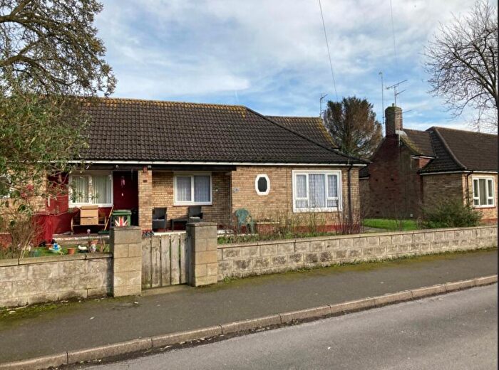 2 Bedroom Bungalow To Rent In Walesby Road, Scunthorpe, DN17