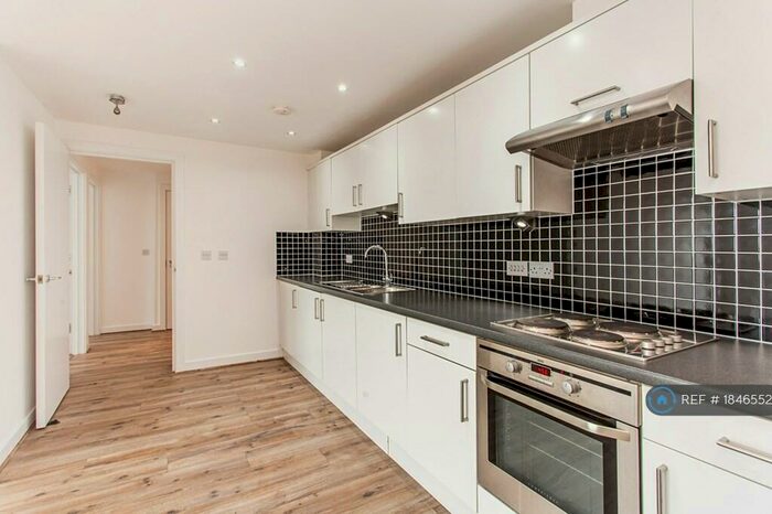 2 Bedroom Flat To Rent In Southend-On-Sea, Southend-On-Sea, SS1