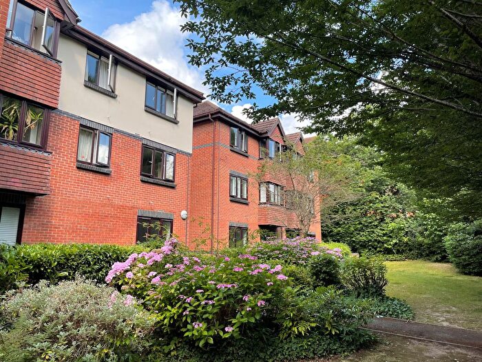 1 Bedroom Flat To Rent In White Rose Lane, Woking, GU22