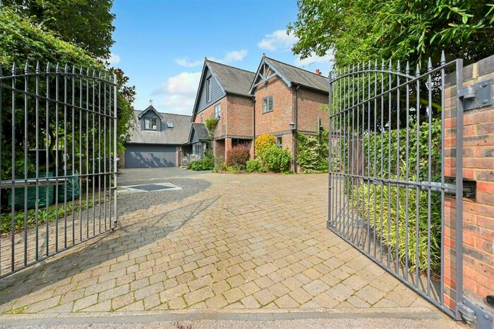 6 Bedroom House To Rent In Fitzalan Road, Arundel, BN18