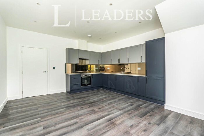 2 Bedroom Apartment To Rent In Ringwood Road, SO40