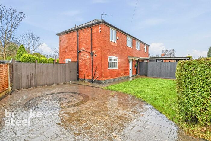 3 Bedroom Semi Detached House For Sale In Hendon Road, Manchester, M9