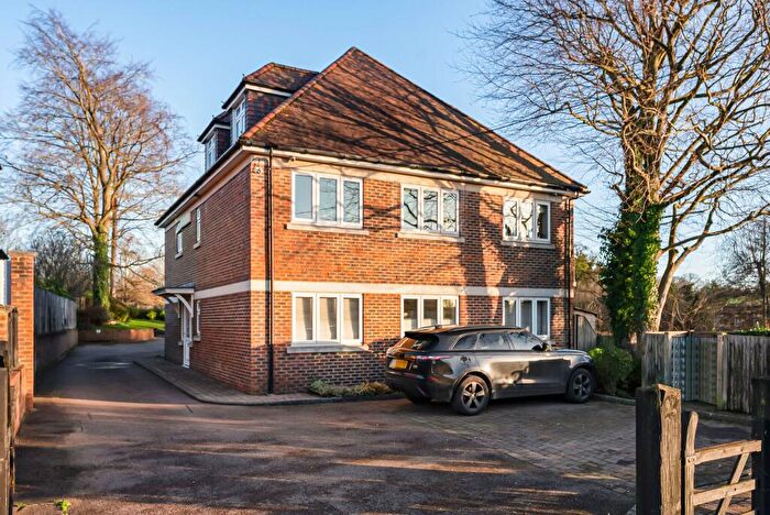 2 Bedroom Apartment For Sale In Bluebridge Road, Brookmans Park, AL9