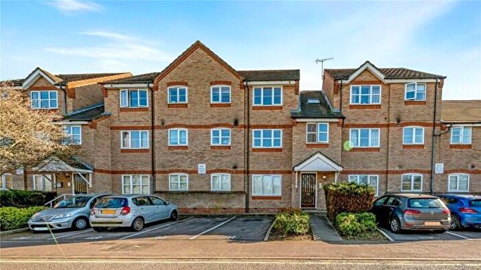 2 Bedroom Flat For Sale In Hilda Wharf, Aylesbury, HP20