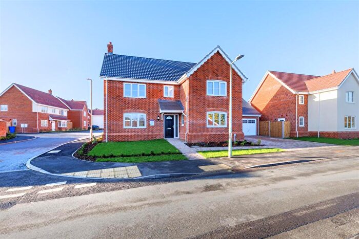 4 Bedroom Detached House For Sale In Rectory Gardens, Worlingham, NR34