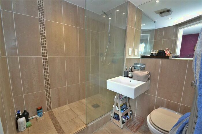 2 Bedroom Flat To Rent In East Street, Leeds, LS9