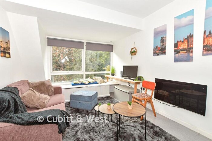 Studio For Sale In Bell Street, Reigate, Surrey, RH2