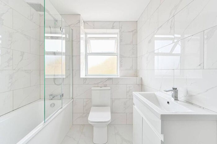 2 Bedroom Flat To Rent In Peckham Rye, Peckham, London, SE15