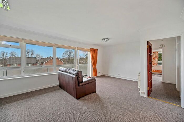 2 Bedroom Flat To Rent In Dove Park, Pinner, HA5