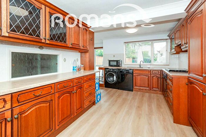 4 Bedroom Detached House To Rent In Gallys Road, SL4