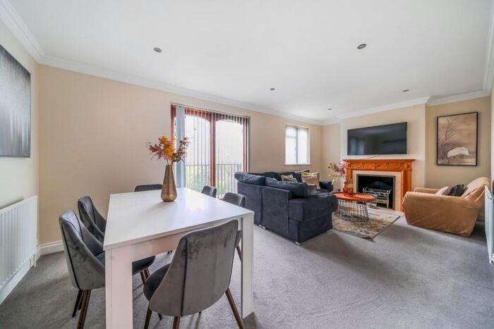 4 Bedroom Flat To Rent In Dollis Hill Lane London, NW2