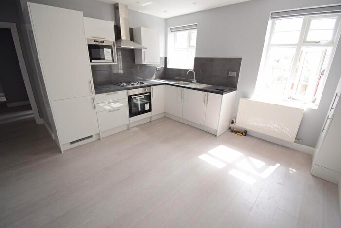 2 Bedroom Flat To Rent In Norwood Road, West Norwood, South London, SE27