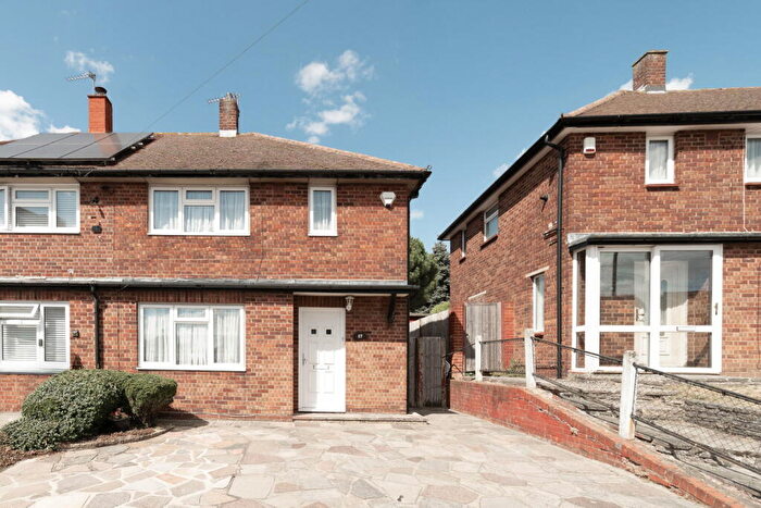 2 Bedroom Semi-Detached House For Sale In Petten Grove, Orpington, BR5