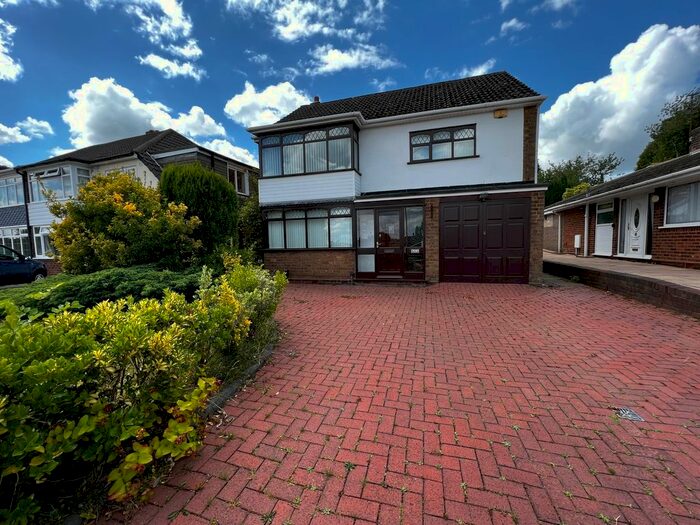 3 Bedroom Detached House To Rent In Dovedale Road, Ettingshall Park, Wolverhampton, WV4