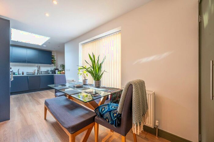 3 Bedroom Flat To Rent In Glenparke Road, Forest Gate, London, E7