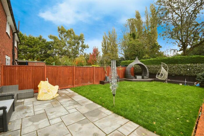 2 Bedroom Maisonette For Sale In Kirkmans Road, Chelmsford, CM2