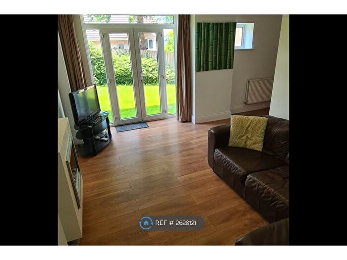 2 Bedroom Flat To Rent In The Moorlands, Bath, BA2