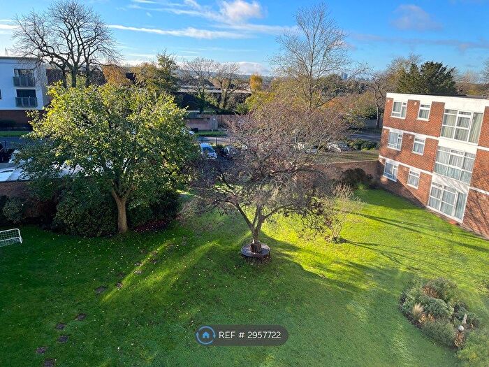 3 Bedroom Flat To Rent In Parkwood, Beckenham, BR3