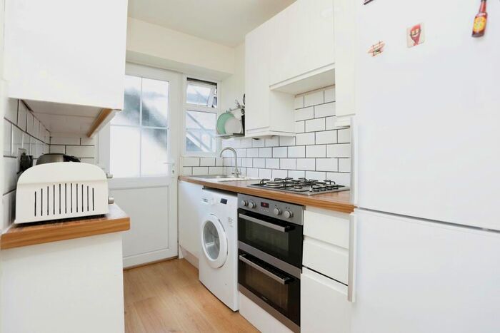 2 Bedroom Flat To Rent In Howard Court, Peckham Rye, SE15