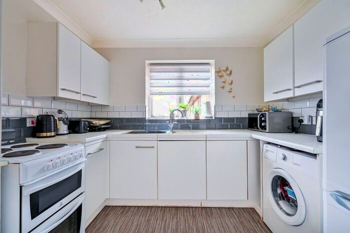 1 Bedroom Flat To Rent In Mangles Road, Guildford, Guildford, GU1
