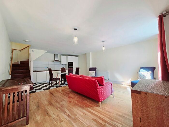 2 Bedroom Flat To Rent In Natasha Mews, Dulwich, SE15