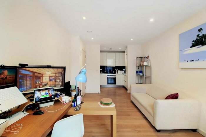 2 Bedroom Flat To Rent In Trematon Walk, Kings Cross, N1