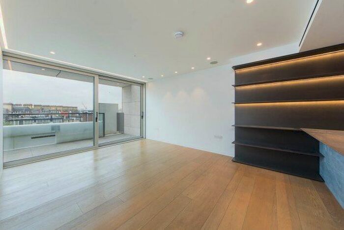3 Bedroom Flat To Rent In Buckingham Palace Road, London, SW1W