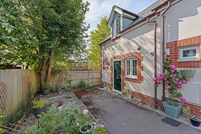2 Bedroom End Of Terrace House For Sale In Victoria Way, Liphook, GU30