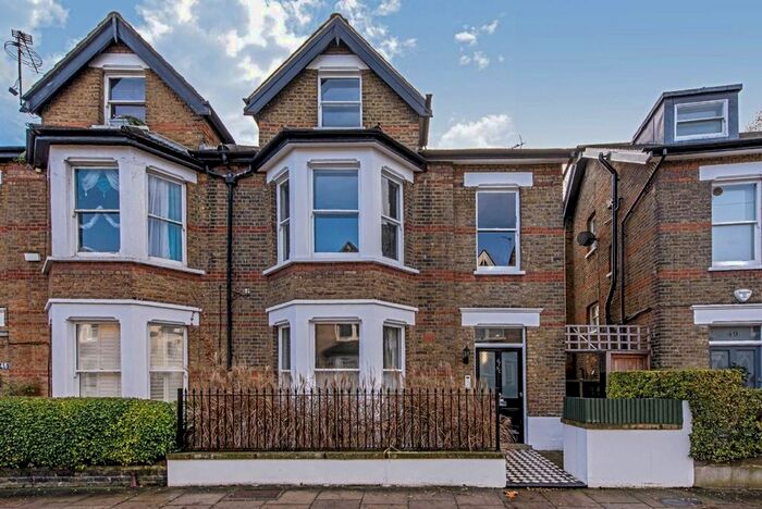 2 Bedroom Flat To Rent In Larkfield Road, Richmond, TW9