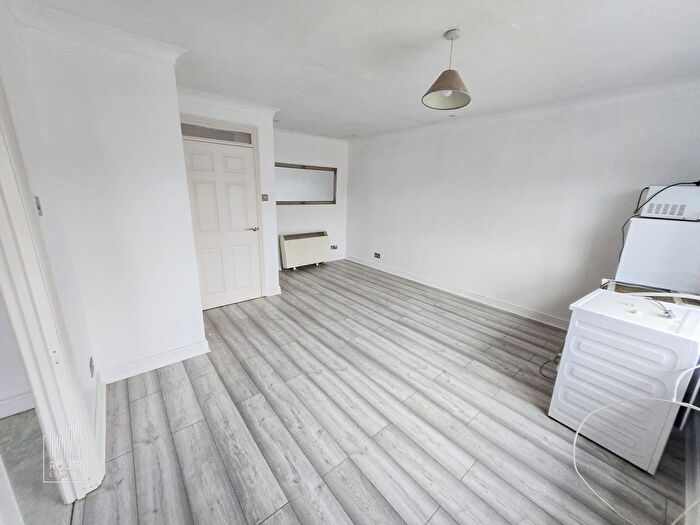 2 Bedroom Flat To Rent In Aynsley Gardens, Harlow, CM17