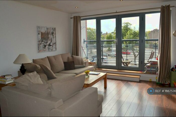 2 Bedroom Flat To Rent In High Road, Woodford Green, IG8