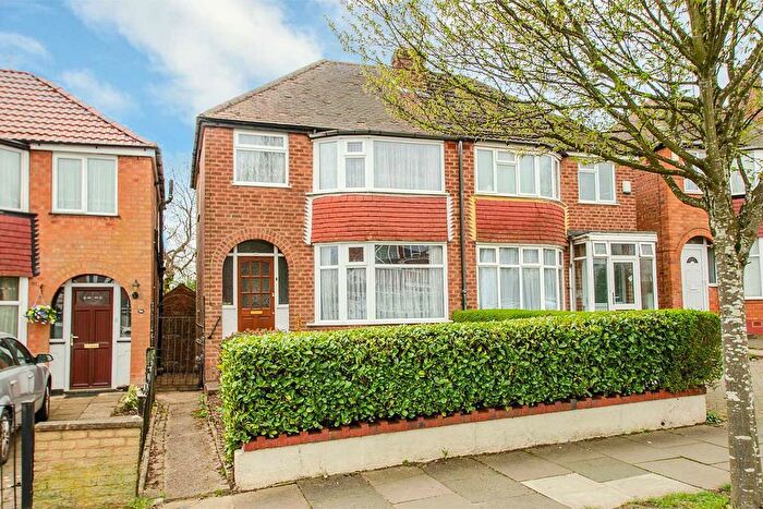 3 Bedroom Semi-Detached House For Sale In Mildenhall Road, Great Barr, Birmingham, B42