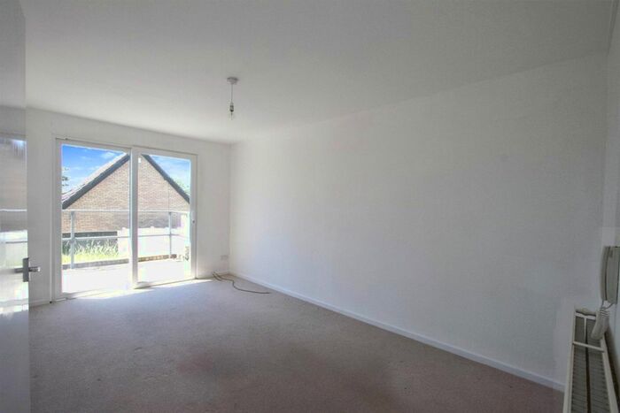 2 Bedroom Bungalow To Rent In Plymouth Road, Barry, CF62