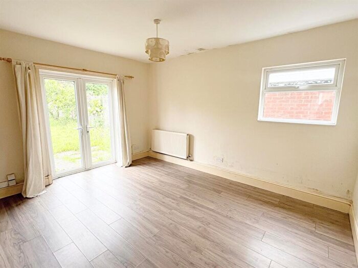 3 Bedroom Detached Bungalow For Sale In Little Green Lanes, Wydle Green, B73