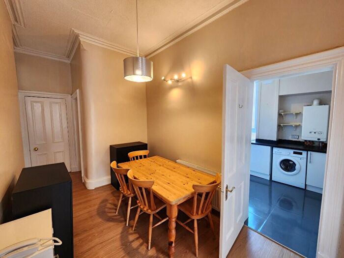 2 Bedroom Flat To Rent In Dixon Avenue, Glasgow, Glasgow, G42
