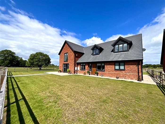 4 Bedroom Bungalow For Sale In Moor View, Aston Common, Sheffield, S26