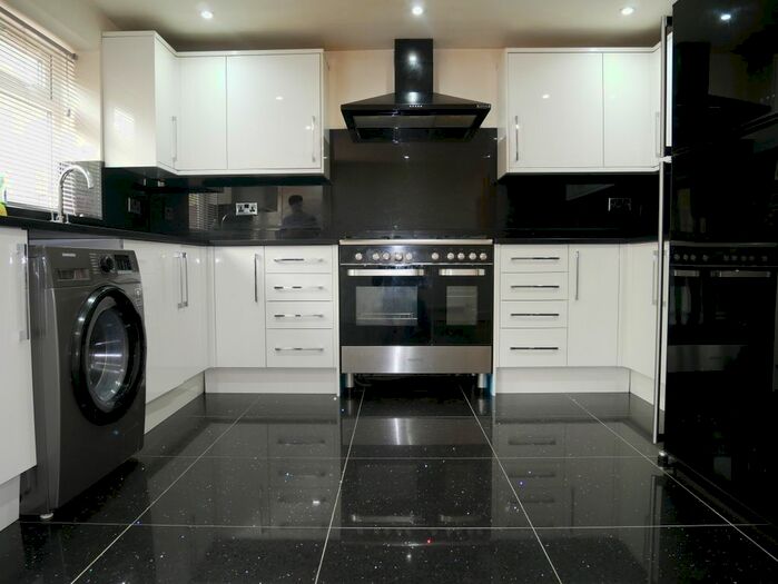 3 Bedroom Terraced House To Rent In Minterne Road, Hayes, UB4