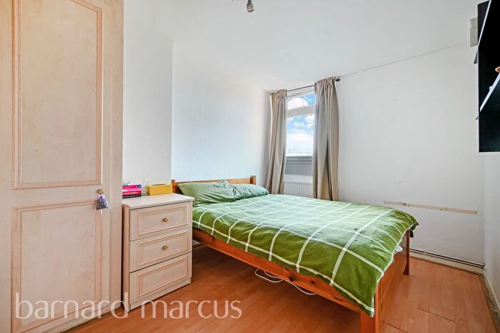 3 Bedroom Flat To Rent In Bolingbroke Walk, London, SW11