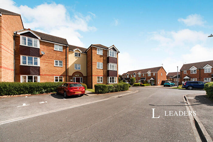 1 Bedroom Flat To Rent In Falcon Close -, LU6