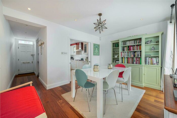 2 Bedroom Cottage To Rent In Cross Street, London, SW13