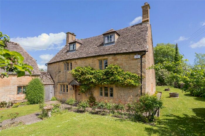 4 Bedroom Link Detached House For Sale In Saintbury, Broadway, Gloucestershire, WR12