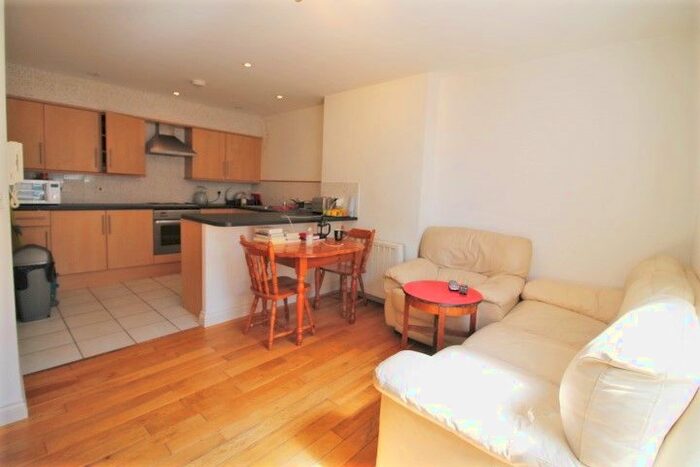 1 Bedroom Flat To Rent In Fore Street, Exeter, EX4