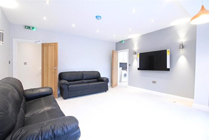 6 Bedroom Semi-Detached House To Rent In **From £pppw Excluding Bills** Fletcher Road, Beeston, NG9