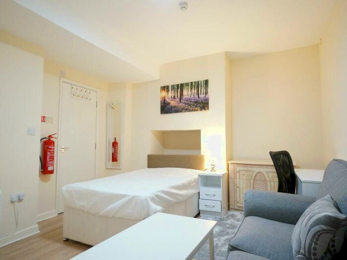 1 Bedroom Flat To Rent In High Street, Bangor, LL57