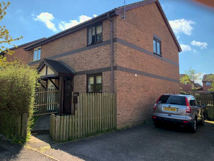 3 Bedroom Semi-Detached House To Rent In Stafford Grove, Shenley Church End, MK5